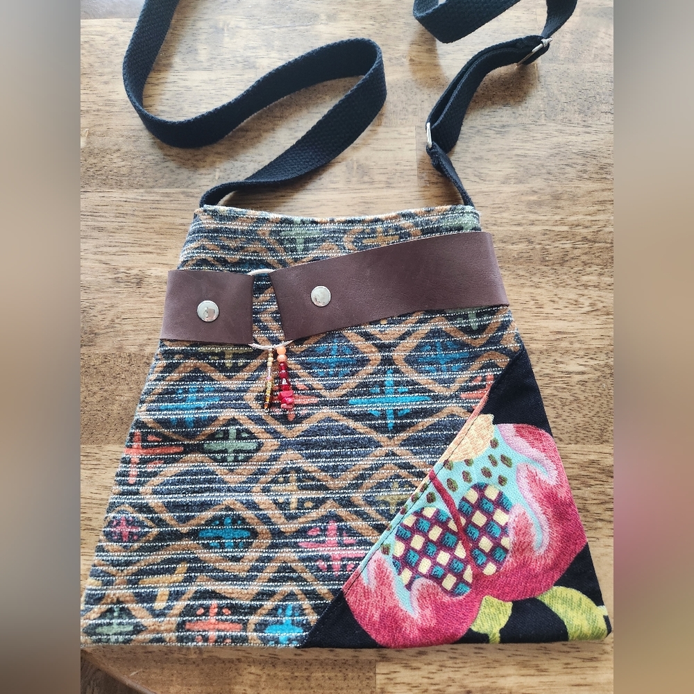 St. Claire designs purse. Like new. Very colorful.